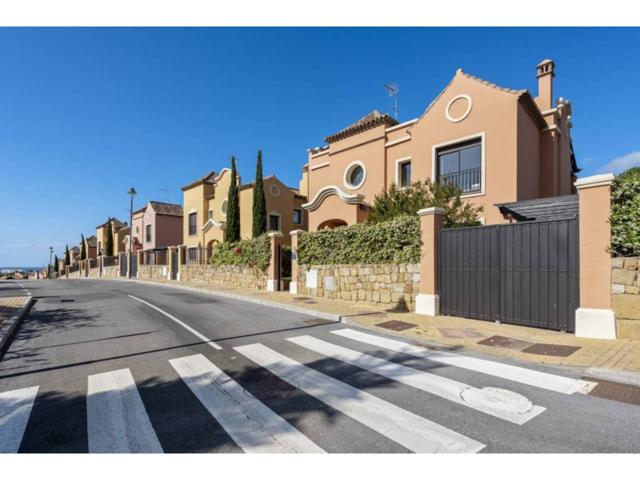 ESPECTACULAR VILLA PAREADA EN ESTEPONA photo 0