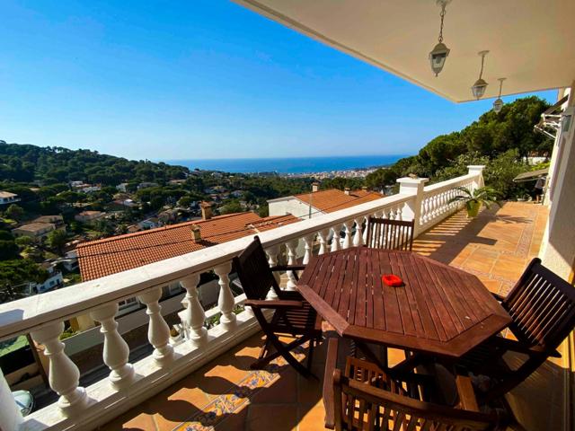 Casa con vistas al mar en venta en Roca Grossa (Lloret de Mar). photo 0