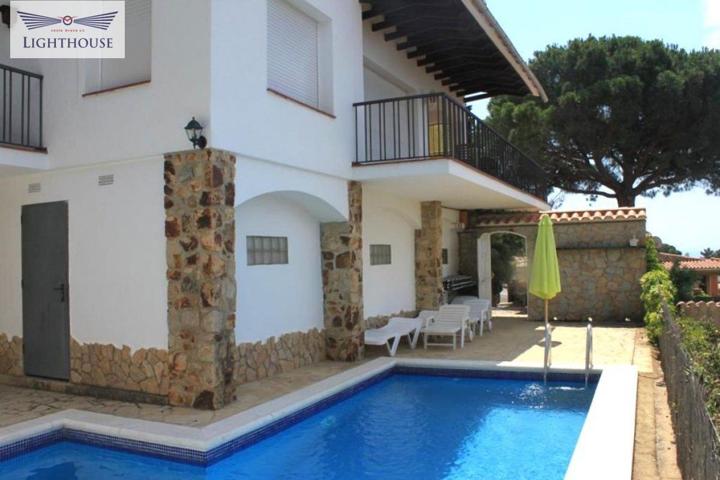 Casa en venta en urbanización de Cala Canyelles. photo 0