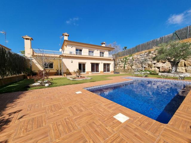 Preciosa casa con piscina en exclusiva area de Lloret de Mar photo 0