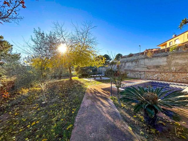 Bonita parcela en la tranquila urbanización de Los Pinares. photo 0