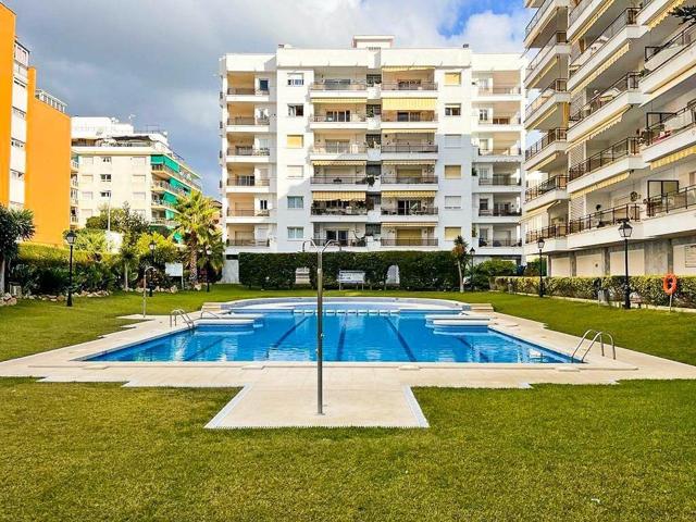 Maravilloso apartamento en un prestigioso complejo residencial a 100 metros de la playa de Fenals. photo 0