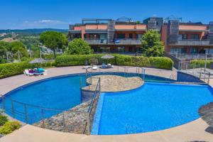 Exclusivo piso con amplio jardín privado a solo 100 metros de la Cala Sa Boadella photo 0