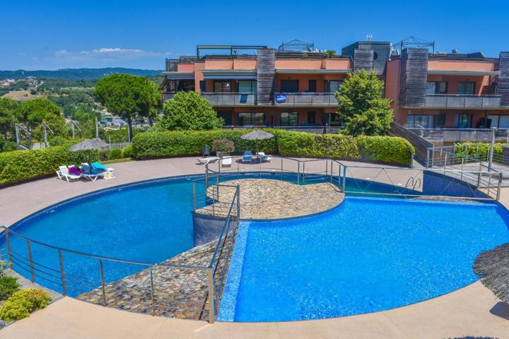 Exclusivo piso con amplio jardín privado a solo 100 metros de la Cala Sa Boadella photo 0