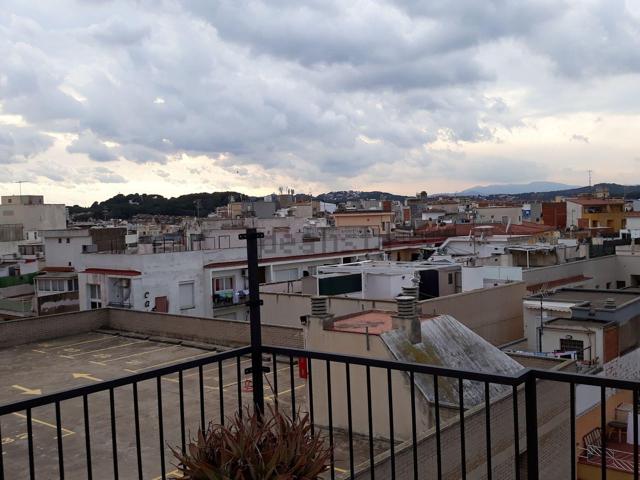 Ático reformado con gran terraza privada a solo 3 minutos de la playa de Lloret de Mar. photo 0