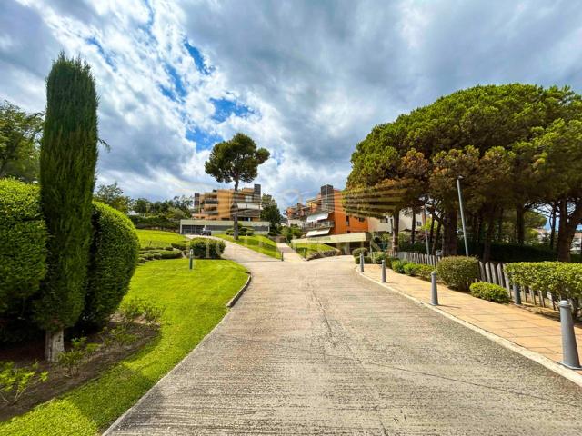 Amplia plaza de aparcamiento en garaje compartido. photo 0