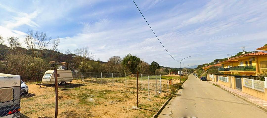 Parcela plana en venta en urbanización bonita con lago. photo 0