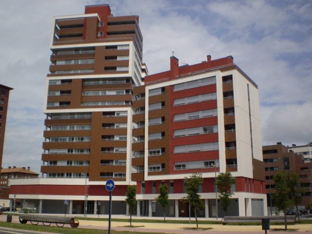 VENTA PLAZAS DE GARAJE EN SALBURUA photo 0