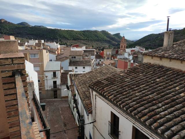 ¡Le ofrecemos en EXCLUSIVA CASA bonita en Gátova a un precio muy razonable! photo 0