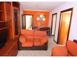 ¡ATENCIÓN INVERSIONISTAS! Venta de piso en CALLE EBRO, arrendado por 495€. photo 0