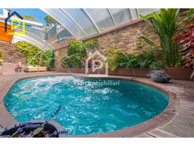 Casa unifamiliar en venta en Casc Antic photo 0