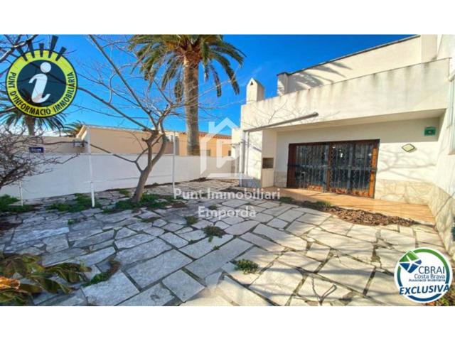 Casa en venta en Empuriabrava photo 0