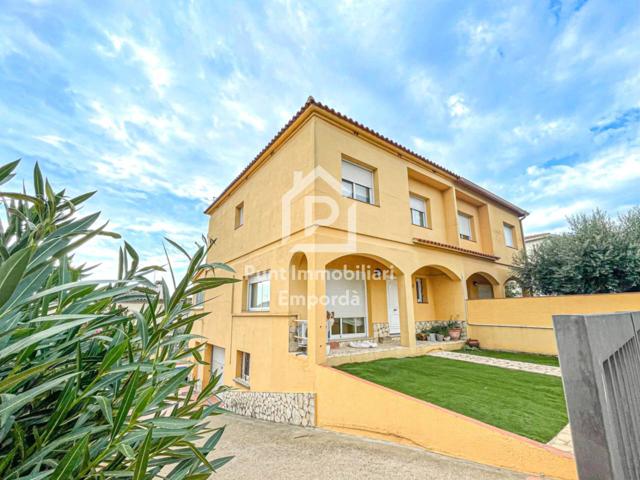 Oportunidad casa con piscina y jardín en Figueres photo 0