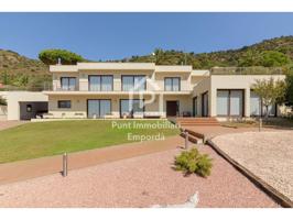 Excepcional casa en Pau, situada en una zona tranquila y privada de la Costa Brava. photo 0