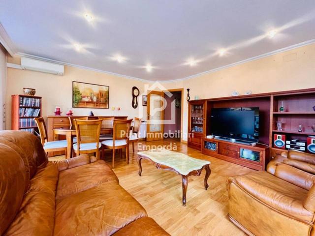Piso en Venta en el Centro de Figueres: Comodidad y Estilo. photo 0
