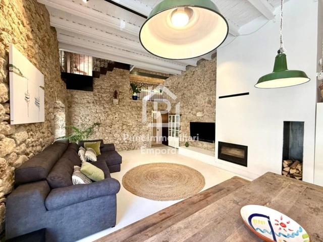 ¡Vive con estilo en el corazón del pueblo! (Avinyonet de Puigventós) photo 0