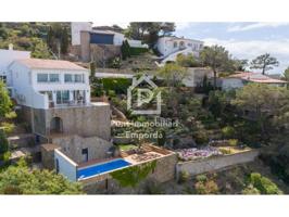 Villa mediterránea con alma, vistas espectaculares y una oportunidad de inversión única en Roses photo 0