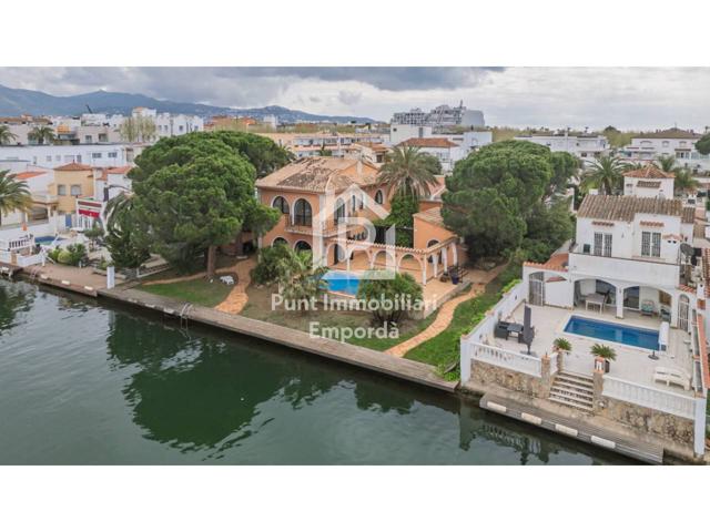 CASA EXCLUSIVA CON AMARRE DE 30 METROS EN EMPURIABRAVA photo 0