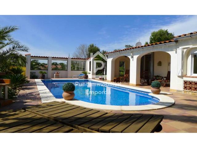 VILLA CON PISCINA EN ROSES photo 0