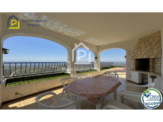 ¡Casa para Reformar con Increíbles Vistas al Mar! photo 0