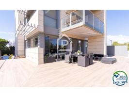 Exclusiva planta baja de 3 dormitorios con 224 m2 de terraza y jardín a 200m de la playa photo 0