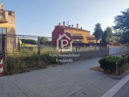 Gran terreno edificable en Figueres photo 0