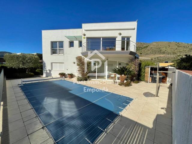 Casa en venta en Colera photo 0