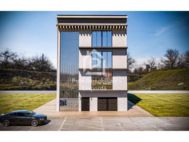 ¡Oferta especial para constructores! Edificio de 4 apartamentos con planos de construcción. photo 0