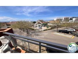 Acogedor apartamento de dos dormitorios con terraza de 7 m², situado a solo 75 metros del mar photo 0