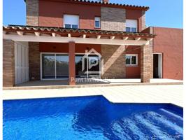 Excelente casa con piscina privada en una zona muy tranquila en Sant Pere Pescador. photo 0