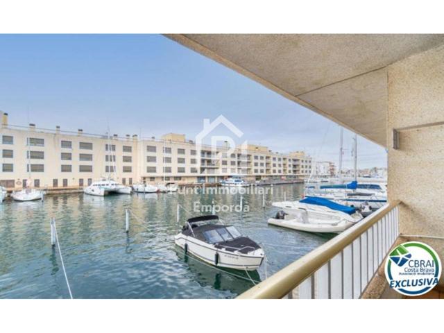 Encantador apartamento de 2 dormitorios con vistas al canal y parking exterior privado photo 0