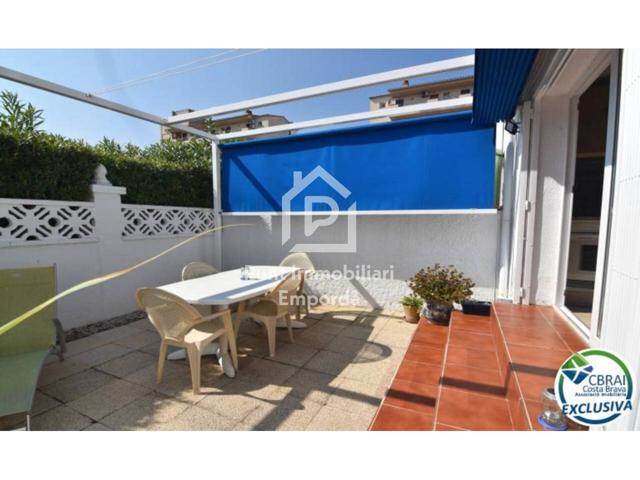 Adosado en venta en Roses, con 80 m2, 3 habitaciones y 1 baño, Piscina, Trastero, Amueblado, Aire acondicionado y Calefa photo 0