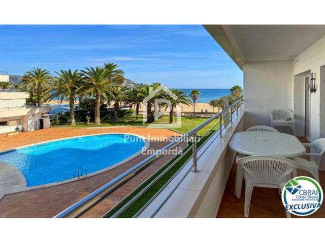 Apartamento en venta en Santa Margarida, Roses | Vistas al mar, piscina y terraza frente al paseo marítimo photo 0