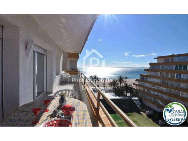 Apartamento en primera línea de mar con licencia turística en Roses - Costa Brava photo 0