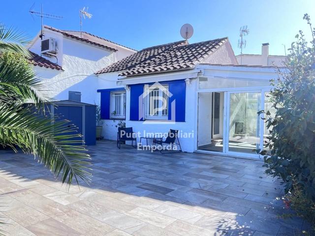 Casa adosada en Santa Margarida - ¡Tu refugio ideal! photo 0