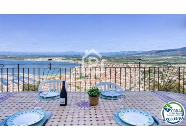 Villa mediterránea con alma, vistas espectaculares y una oportunidad de inversión única en Roses photo 0