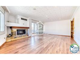 Acogedor apartamento reformado en el centro de Roses, a pocos metros del mar. photo 0