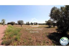 Terreno edificable de 5724m2 en la exclusiva zona de Peralada Golf photo 0