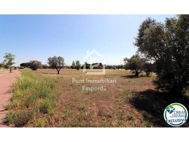 Terreno edificable de 5724m2 en la exclusiva zona de Peralada Golf photo 0