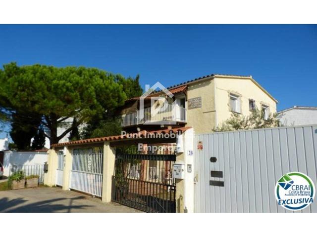 Gran piso, dos dormitorios, amarre 5 m. ubicación excelente en Empuriabrava con licencia turística photo 0