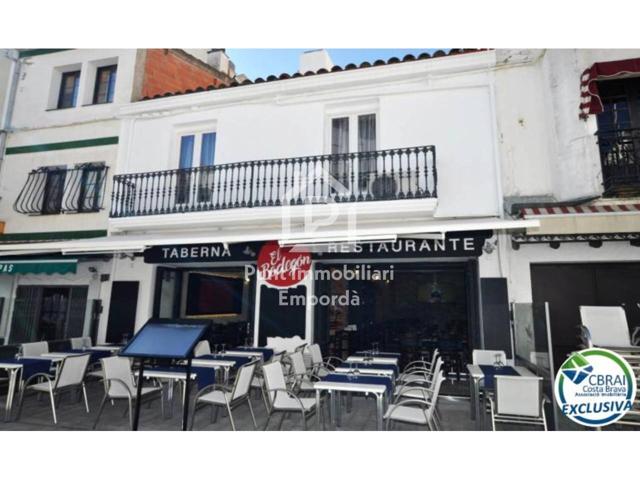 Restaurante local en el casco antiguo de Roses photo 0