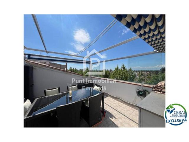 Ático en venta en Empuriabrava, 2 habitaciones, gran terraza y aparcamiento subterráneo. photo 0