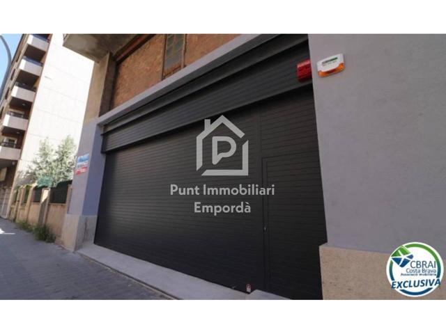 Local en la calle principal de 116 m2 en el centro de Figueres photo 0