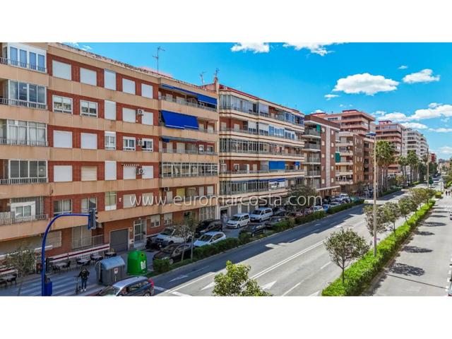 Vive el Mediterráneo: Apartamento de Ensueño en Torrevieja a Solo 50 Metros del Mar photo 0
