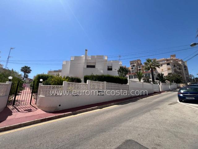 Encantador Bungalow Reformado en Planta Baja con Sótano – ¡A Solo 200 m del Mar en Torrevieja! photo 0
