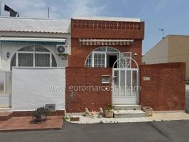 Viva el encanto de la Costa Blanca: Chalet adosado cerca de la Laguna Rosa de Torrevieja photo 0