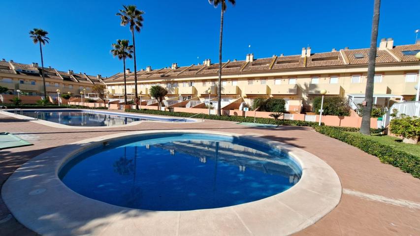Casa Adosada en venta en Valencia, Valencia photo 0