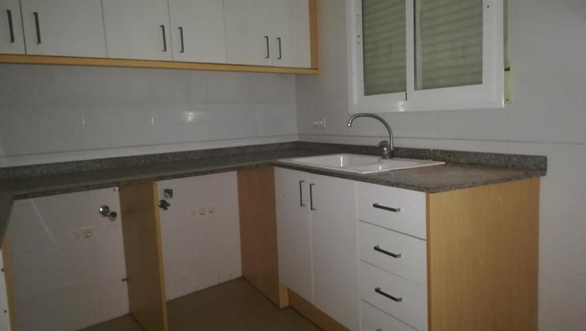 Unifamiliar Pareada En venta en Urbanizacion La Pau 1, Gilet photo 0