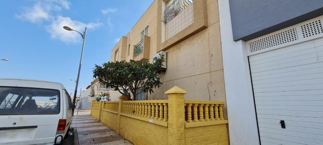 ¡REBAJADO! Casa en venta en 'Los Institutos', Roquetas de Mar (Almería). photo 0