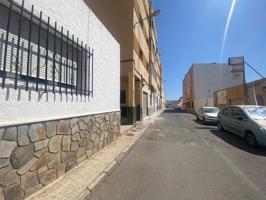 Piso en Calle Mercado, El Parador de las Hortichuelas (Roquetas de Mar, Almería). photo 0